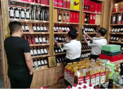市市場監管局龍華局開展“九號查酒”專項執法行動，規范酒類經營秩序